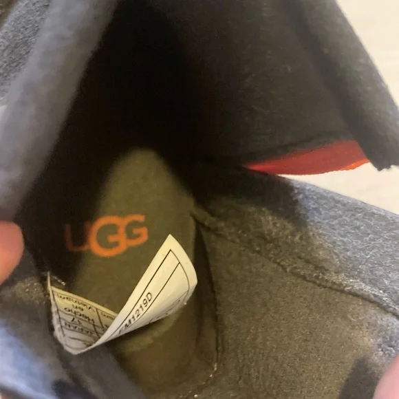 UGG Kids Black and Orange Boots - Picture 13 of 14